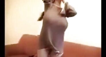 Slatki porno film grupni seks Pilence masturbira gladna Pička