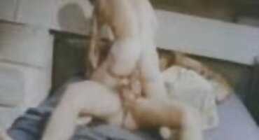 Mlada seksi filmovi besplatni žena nemilosrdno zadovoljava dva člana istovremeno