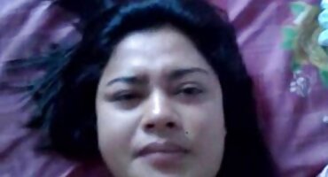 Prekrasna kobila jebanje porno filmovi grupni seks u različitim pozama u kupaonici